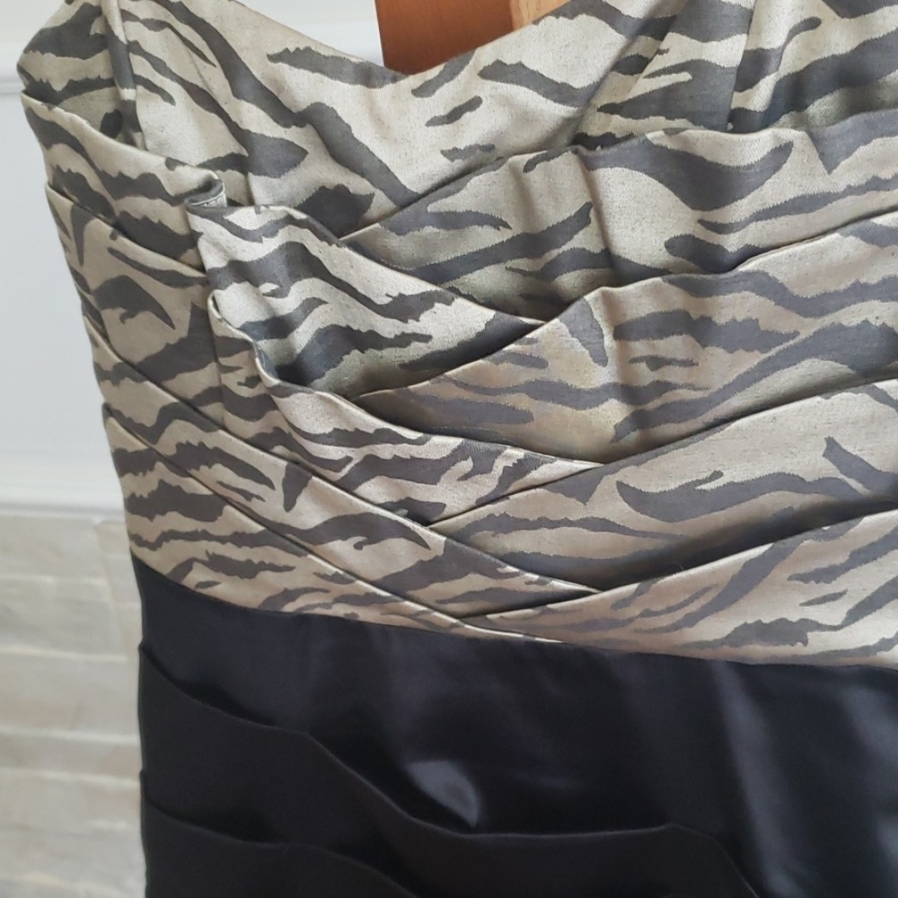 Dress - Picture 3 of 4